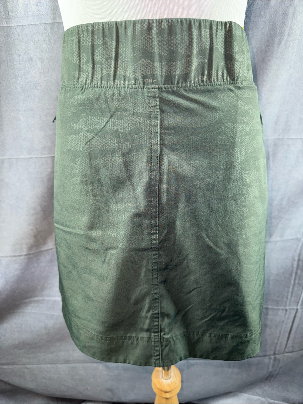 2868-Orvis Olive Green Women's Skort with Subtle Texture